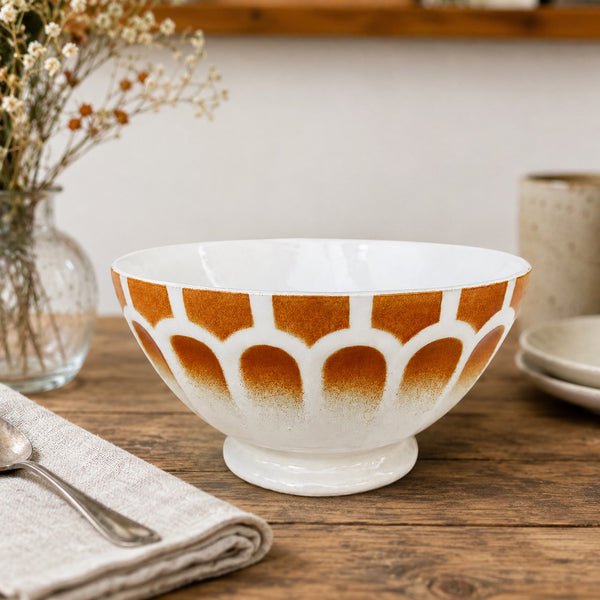 Gros bol à soupe ancien à facettes en faïence décor géométrique ocre et blanc