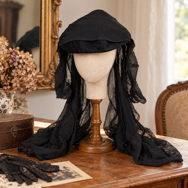 Chapeau de deuil ancien en laine noire avec voile en crêpe de soie