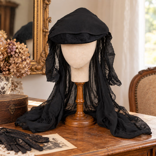 Chapeau de deuil ancien en laine noire avec voile en crêpe de soie