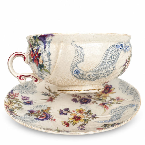 Ancienne tasse à thé et sa soucoupe en faïence U & C Sarreguemines – Modèle Lavallière
