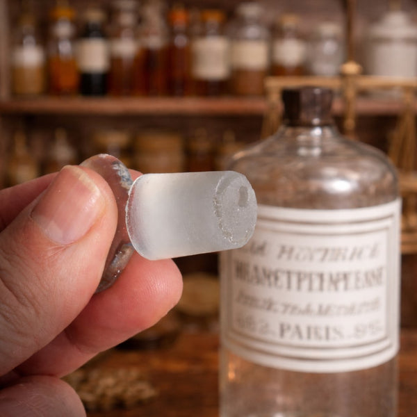 Bouteille ancienne de pharmacie – Eau Dentifrice du Docteur Pierre de la Faculté de Médecine de Paris