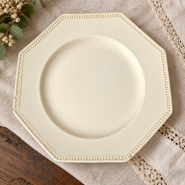 Assiette plate octogonale ancienne en faïence ivoire de Sarreguemines à bord perlé, vers 1920-1950