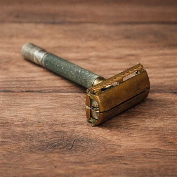Rasoir de sûreté ancien Gillette – tête en laiton – modèle à ouverture papillon