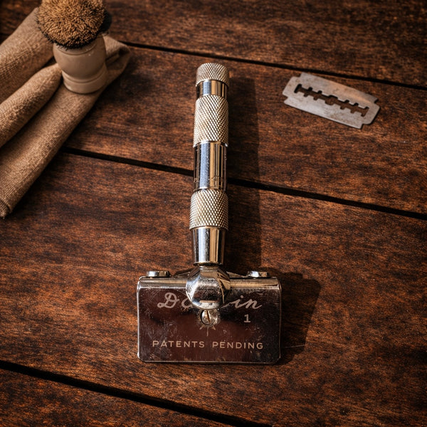 Rasoir de sûreté de voyage Darwin De-Luxe Hollow Ground avec étui métallique