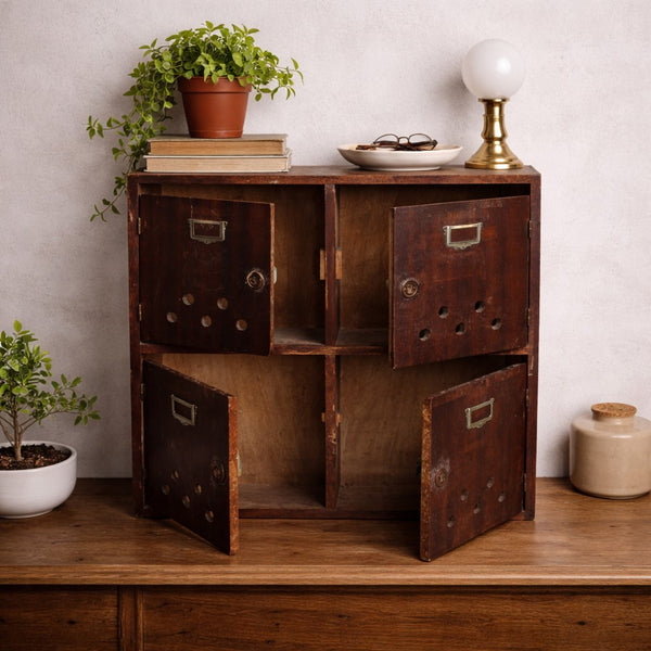 Bloc boîtes aux lettres ancien d'immeuble – 4 compartiments en bois