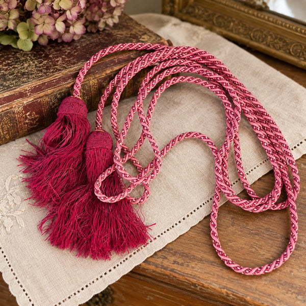 Cingulon ancien – Cordon d’aube liturgique rose et fuchsia à deux pompons – Longueur env. 4,28 m