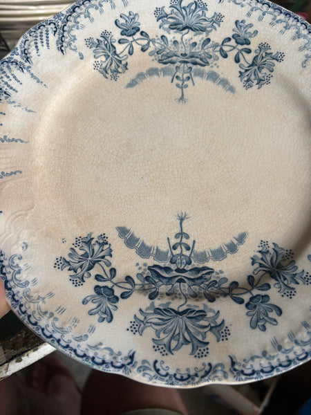 Lot de 6 assiettes plates anciennes patinées Saint-Amand et Hamage « Régence »
