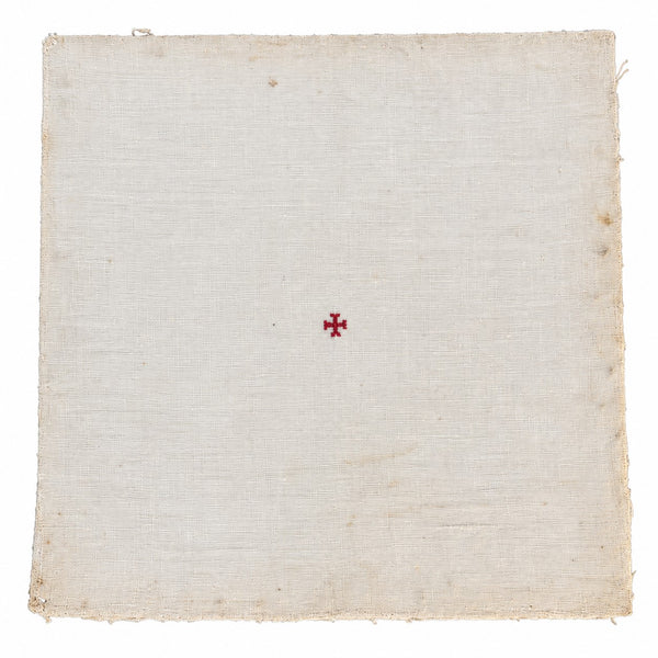 Ancienne pale de calice liturgique en soie jacquard ivoire brodée d’une rose rouge