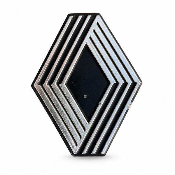 Emblème et logo automobile vintage Renault en métal noir et argenté – 61 x 49 mm