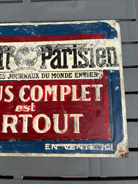 Plaque publicitaire ancienne "Le Petit Parisien" – Aluminium avec repeinture