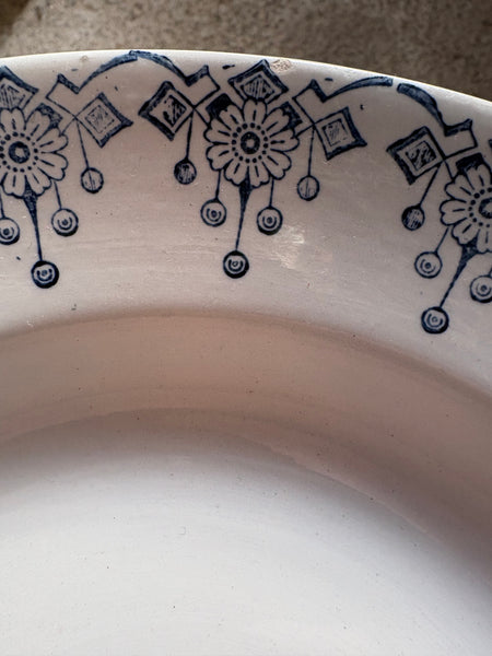 Assiette creuse ancienne Saint-Amand – décor bleu – modèle 3418