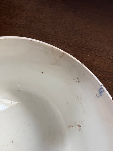 Grande tasse à chocolat ancienne en faïence de Creil et Montereau décor camaïeu bleu de semis de fleurettes
