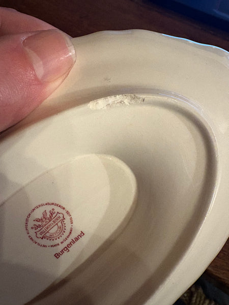Ancienne saucière en faïence de Villeroy & Boch modèle Burgenland rouge