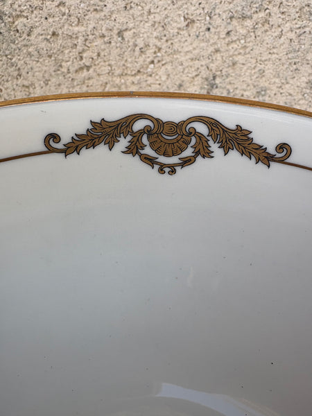 Saladier en porcelaine de Limoges L. Bernardaud & Cie – Modèle Coquille – Ø 24,4 cm