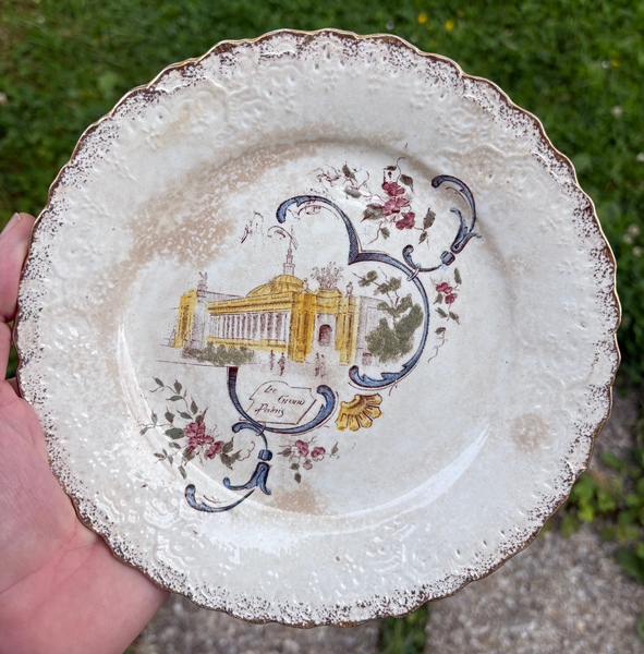 Ensemble de 4 assiettes Exposition Universelle de Paris 1900 en faïence de St Amand A. Lebacqz & L. Bouchart