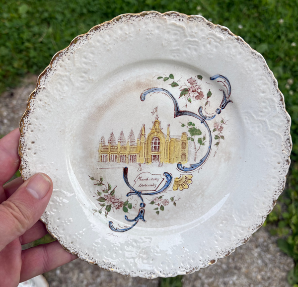 Ensemble de 4 assiettes Exposition Universelle de Paris 1900 en faïence de St Amand A. Lebacqz & L. Bouchart