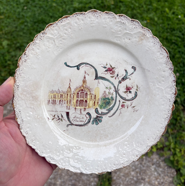 Ensemble de 4 assiettes Exposition Universelle de Paris 1900 en faïence de St Amand A. Lebacqz & L. Bouchart