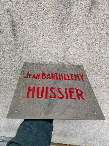 Plaque de métier ancienne d’huissier « Jean Barthelemy – Huissier » en métal probablement en laiton chromé