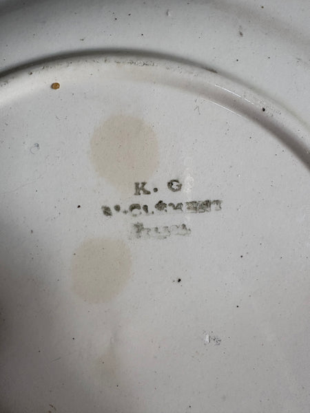 Ancienne assiette en barbotine St Clément 21 cm modèle Les Fruits / Abricots