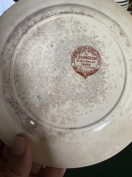 Ancienne assiette à dessert 21.5 cm en faïence polychrome Choisy le Roi E. Bourgeois oiseau