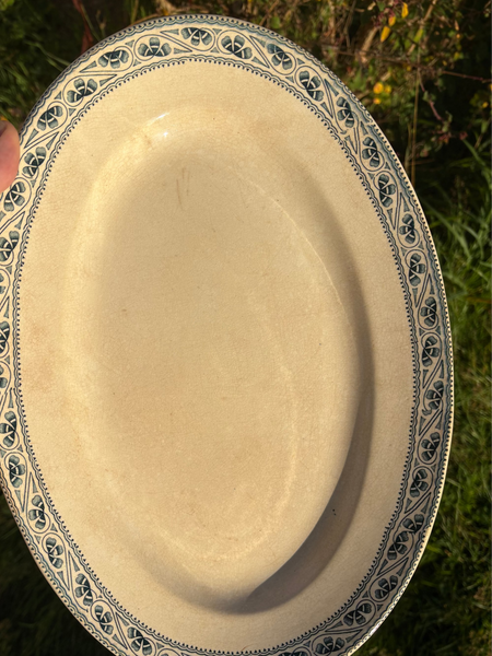 Ancien plat ovale 35.5 cm en faïence patinée de HB & Cie / Choisy le Roi modèle Champigny