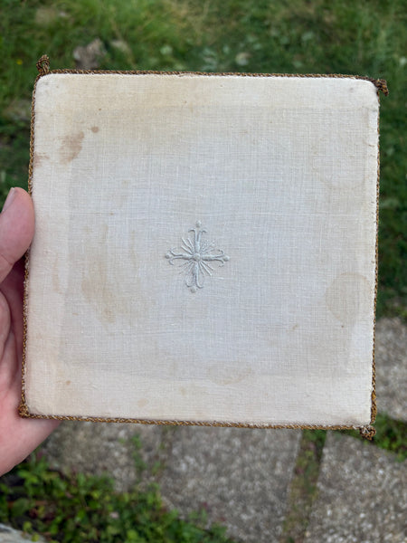 Ancienne pale de calice liturgique / broderie sur tulle / religion