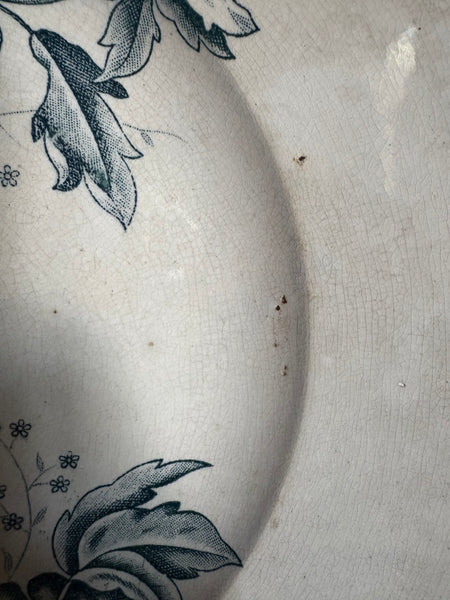 Ancien plat rond 28.3 cm en faïence de Lyon FL modèle Rose de Noël