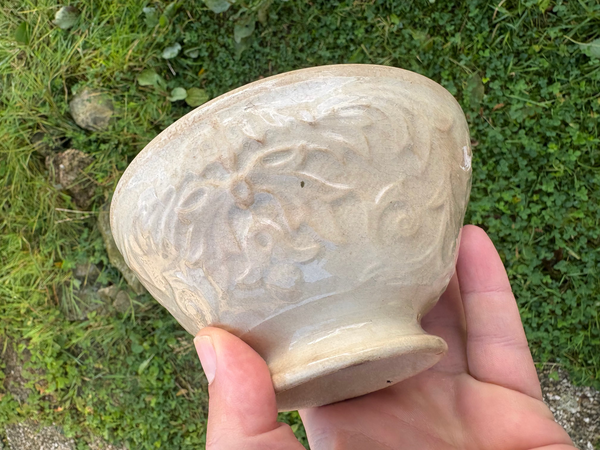 Ancien bol en faïence patinée / en barbotine d'Onnaing ? / Fleur de lys / no Creil