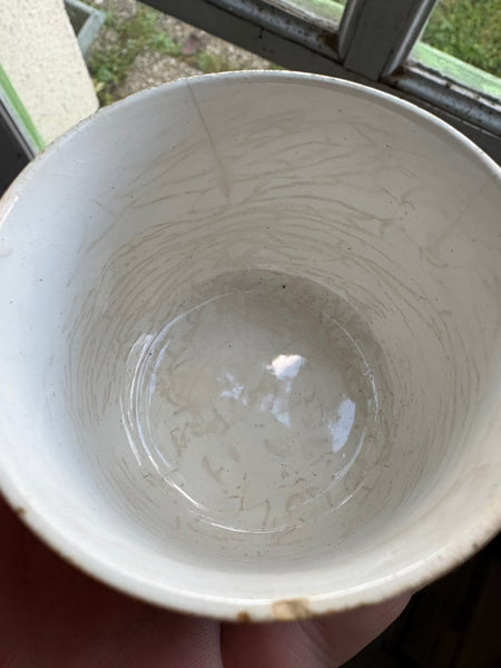 Ancienne tasse à café en faïence / modèle à fleurs art déco