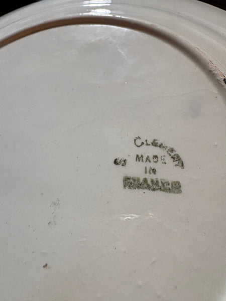 Ancienne assiette en barbotine St Clément 21 cm modèle Les Fruits / Raisin