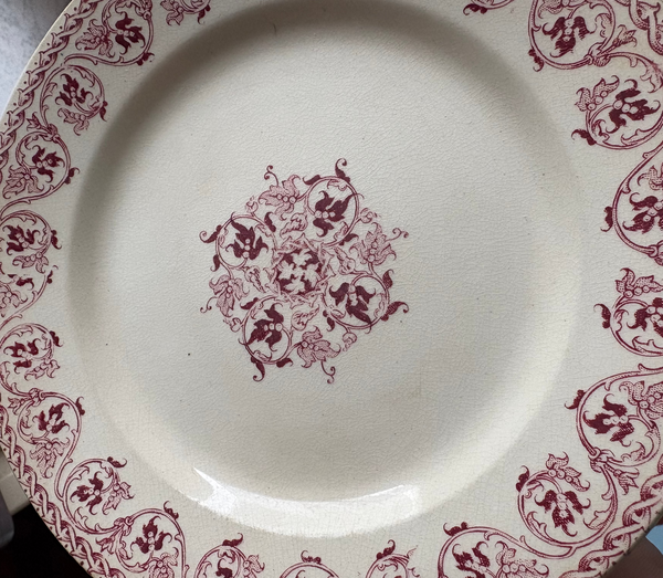 Assiette ancienne modèle Brienne – Terre de Fer – HB & Cie (Choisy-le-Roi)