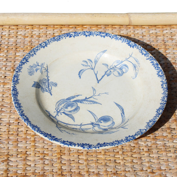 Ancienne assiette montée en faïence patinée de HB & Cie / Choisy le Roi modèle à fruits