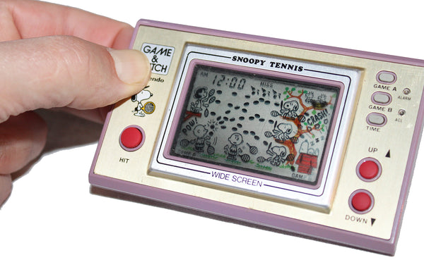 Jeu électronique vintage Game and Watch Nintendo Snoopy Tennis (1983) sans le cache piles