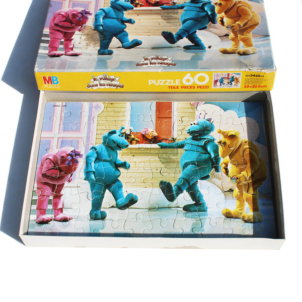Boîte de puzzle vintage Le Village dans les Nuages / MB Puzzle ( 1982 )
