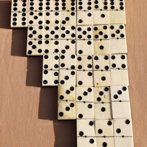 Ancien jeu de dominos en os & ébène complet