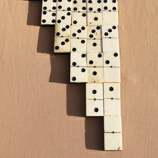 Ancien jeu de dominos en os & ébène complet