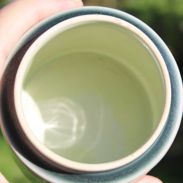 Porte-cigarettes vintage / céramique de Kronjyden ( Danmark ) par Jens Quistgaard / Série Tabac / Azur ( 1965 ).