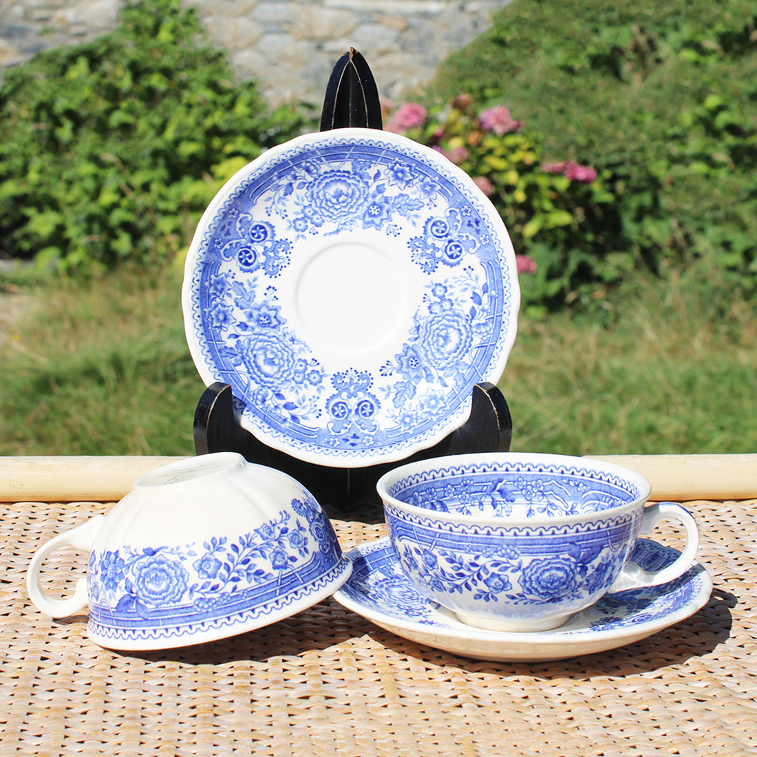 Paire de tasses à thé + soucoupes en faïence de Villeroy & Boch modèle Burgenland