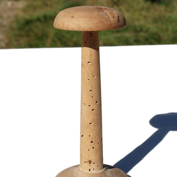 Ancien petit présentoir / porte chapeau de magasin en bois