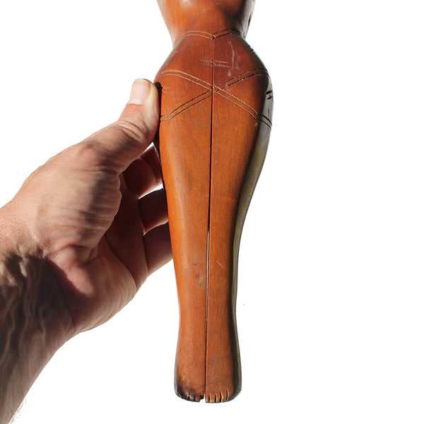 Grand casse-noix vintage d'art populaire en bois modèle femme nue