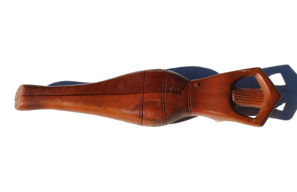 Grand casse-noix vintage d'art populaire en bois modèle femme nue