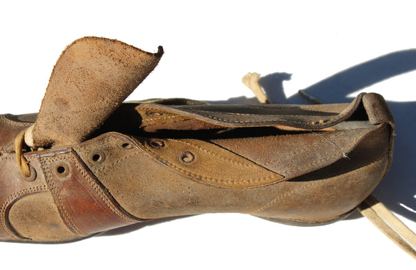 Football Memorabilia / Ancienne paire de chaussures de football en cuir / Années 1930
