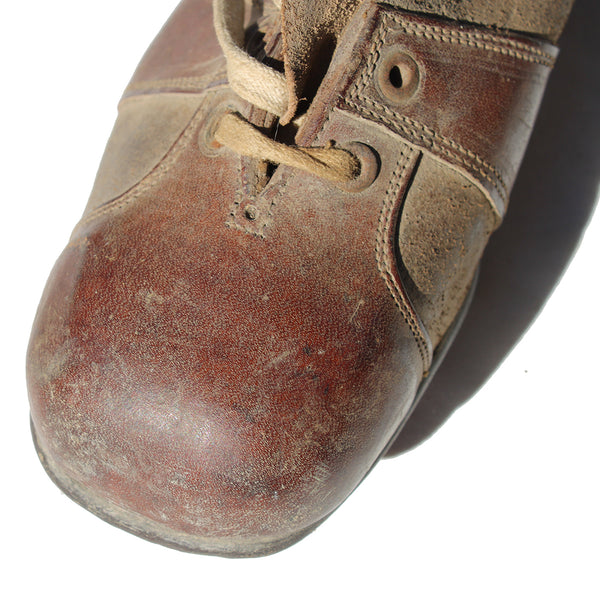 Football Memorabilia / Ancienne paire de chaussures de football en cuir / Années 1930