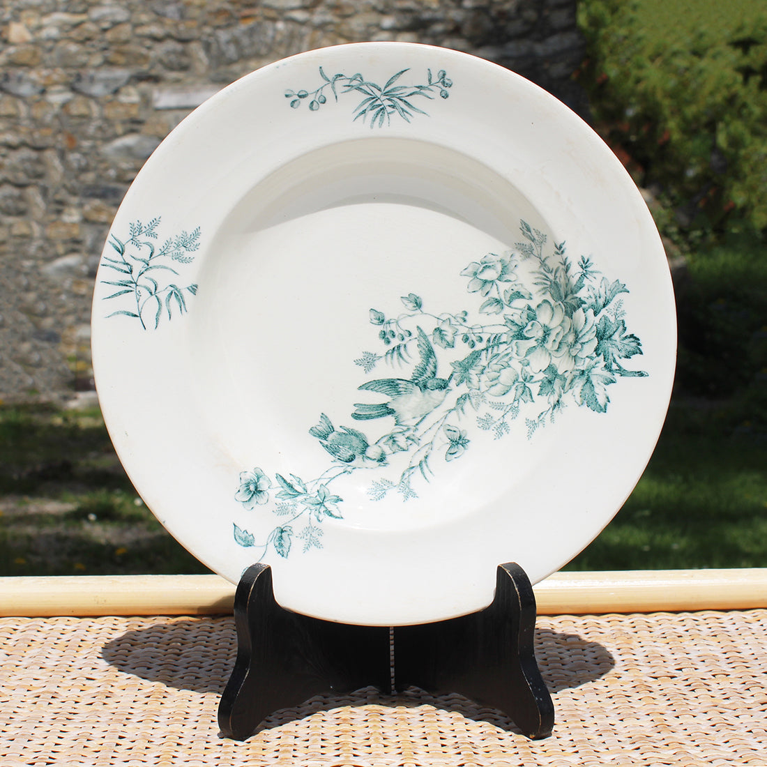 Ancienne assiette creuse 23.5 cm en faïence de Longwy modèle Mignon