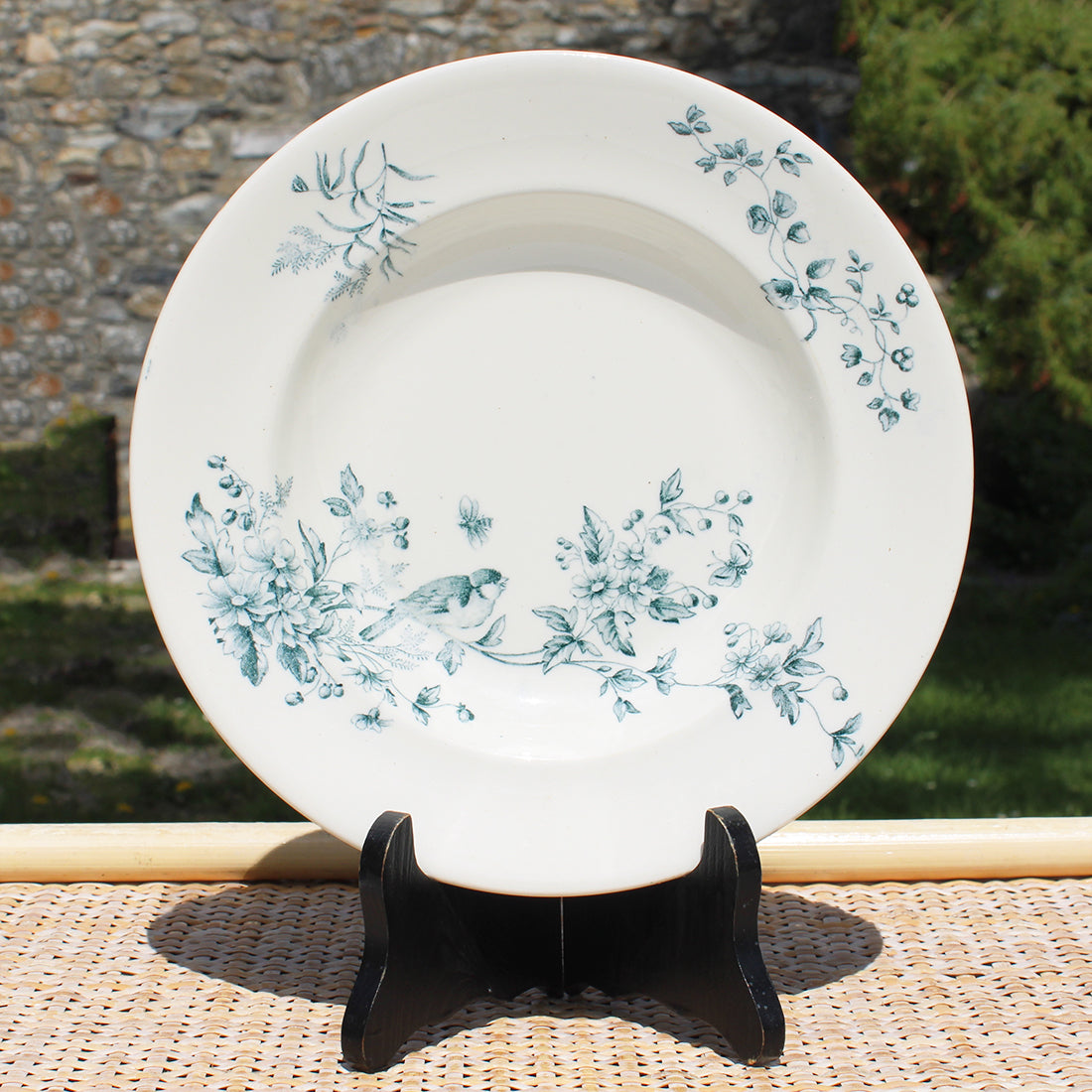 Ancienne assiette creuse 23.3 cm en faïence de Longwy modèle Mignon