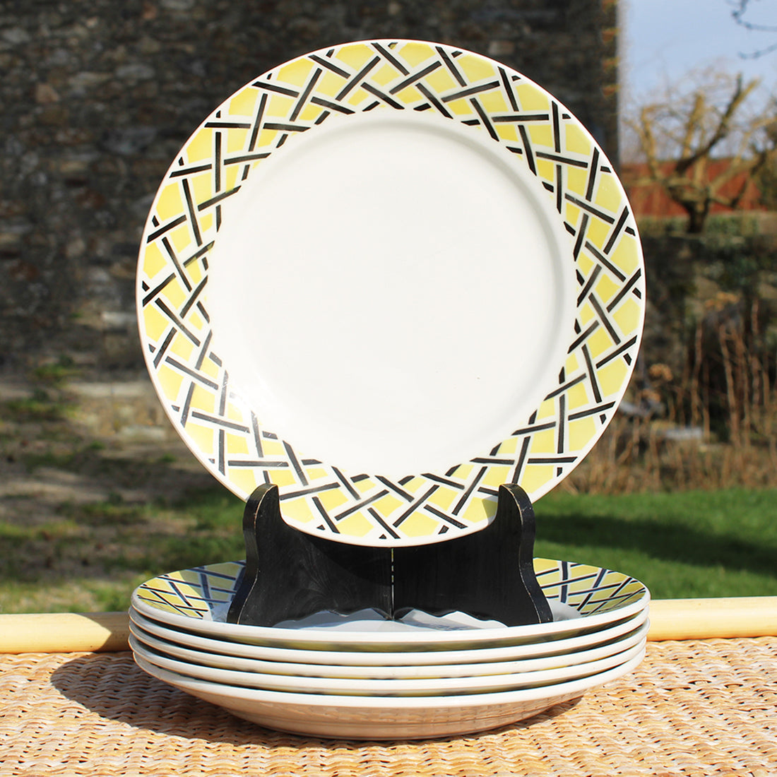 Assiettes Plates Faïence FB Badonviller Bordure Géométrique Jaune Noire Vintage Assiettes Plates Faïence FB Badonviller Bordure Géométrique Jaune Noire Vintage