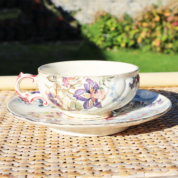 Ancienne tasse à thé + soucoupe en faïence de U & C Sarreguemines modèle Lavallière