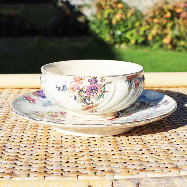 Ancienne tasse à thé + soucoupe en faïence de U & C Sarreguemines modèle Lavallière