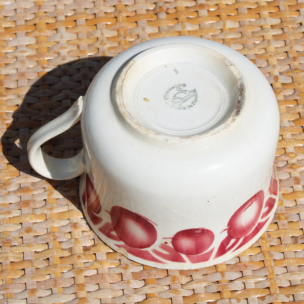 Ancienne tasse à déjeuner en faïence de St Amand Céranord modèle pommes