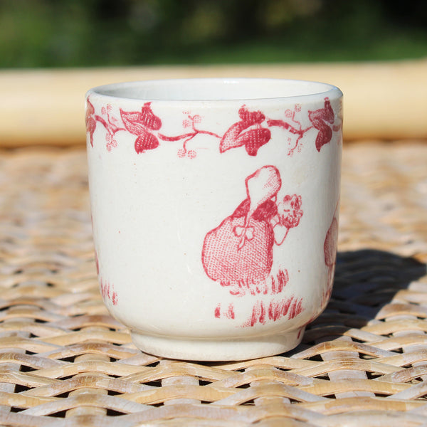 Ancienne petite tasse à café de dinette en opaque de Gien modèle L'école buissonnière